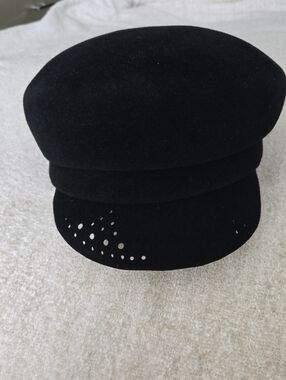 TRACY WATTS  velvet suede beret